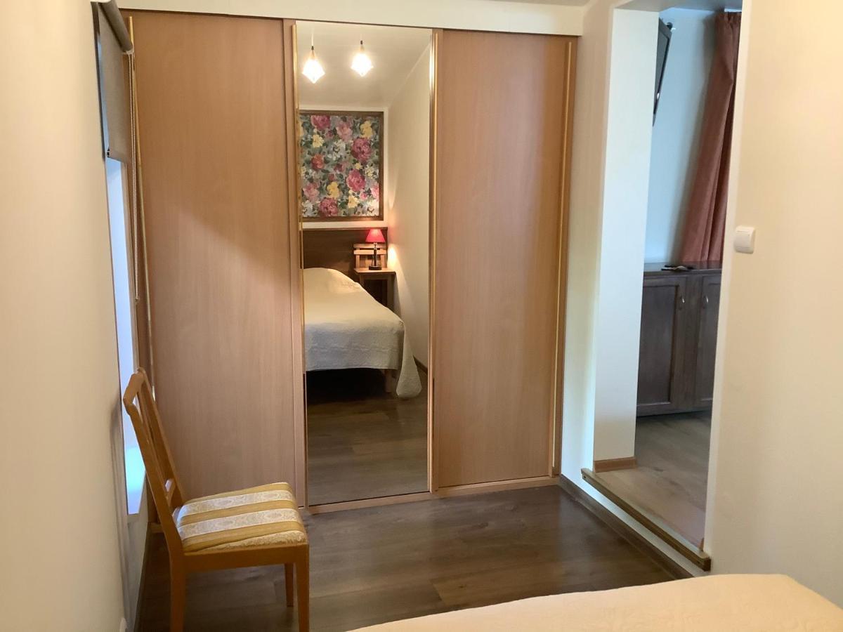 Paerna Guesthouse & Apartments กูรัซซาเร ภายนอก รูปภาพ