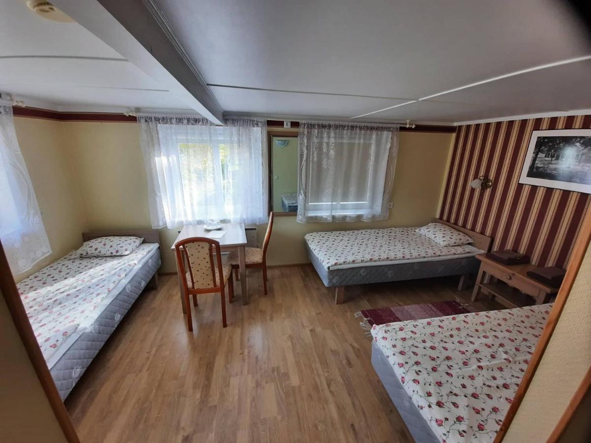 Paerna Guesthouse & Apartments กูรัซซาเร ภายนอก รูปภาพ