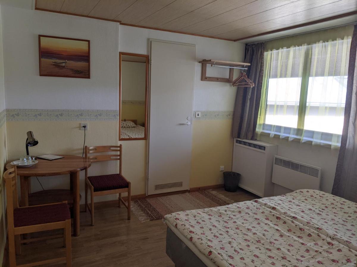 Paerna Guesthouse & Apartments กูรัซซาเร ภายนอก รูปภาพ