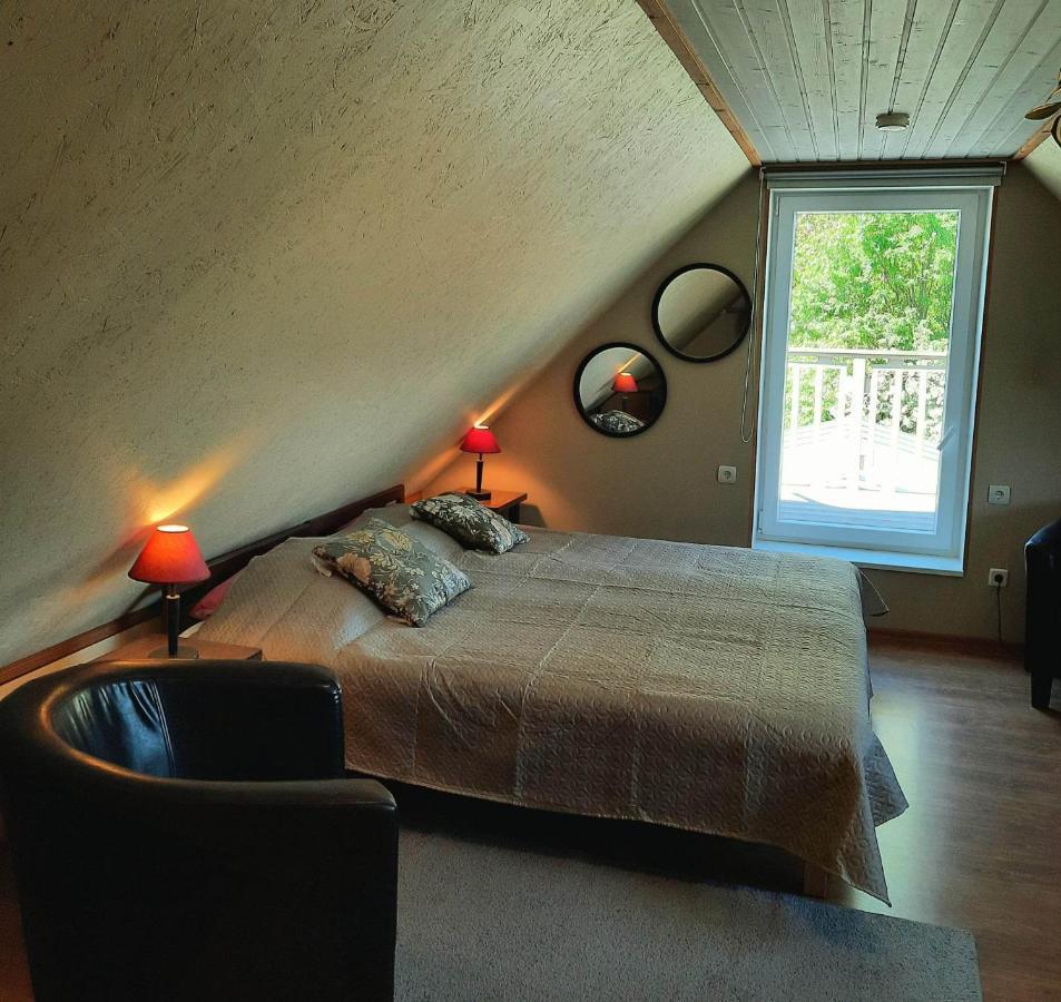 Paerna Guesthouse & Apartments กูรัซซาเร ภายนอก รูปภาพ