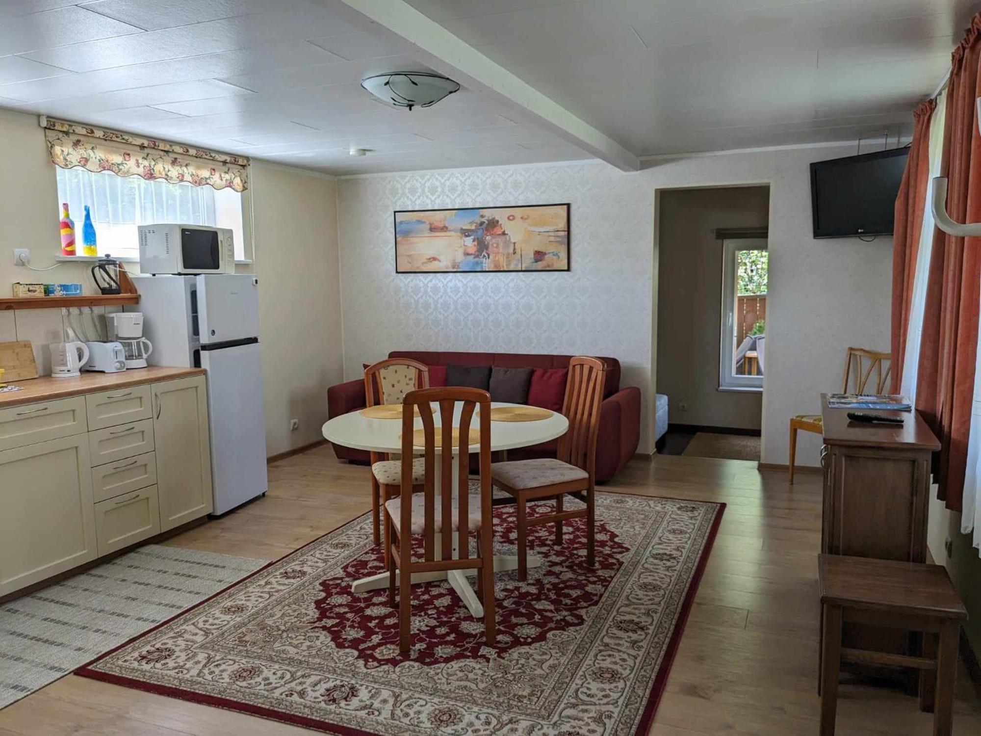 Paerna Guesthouse & Apartments กูรัซซาเร ภายนอก รูปภาพ