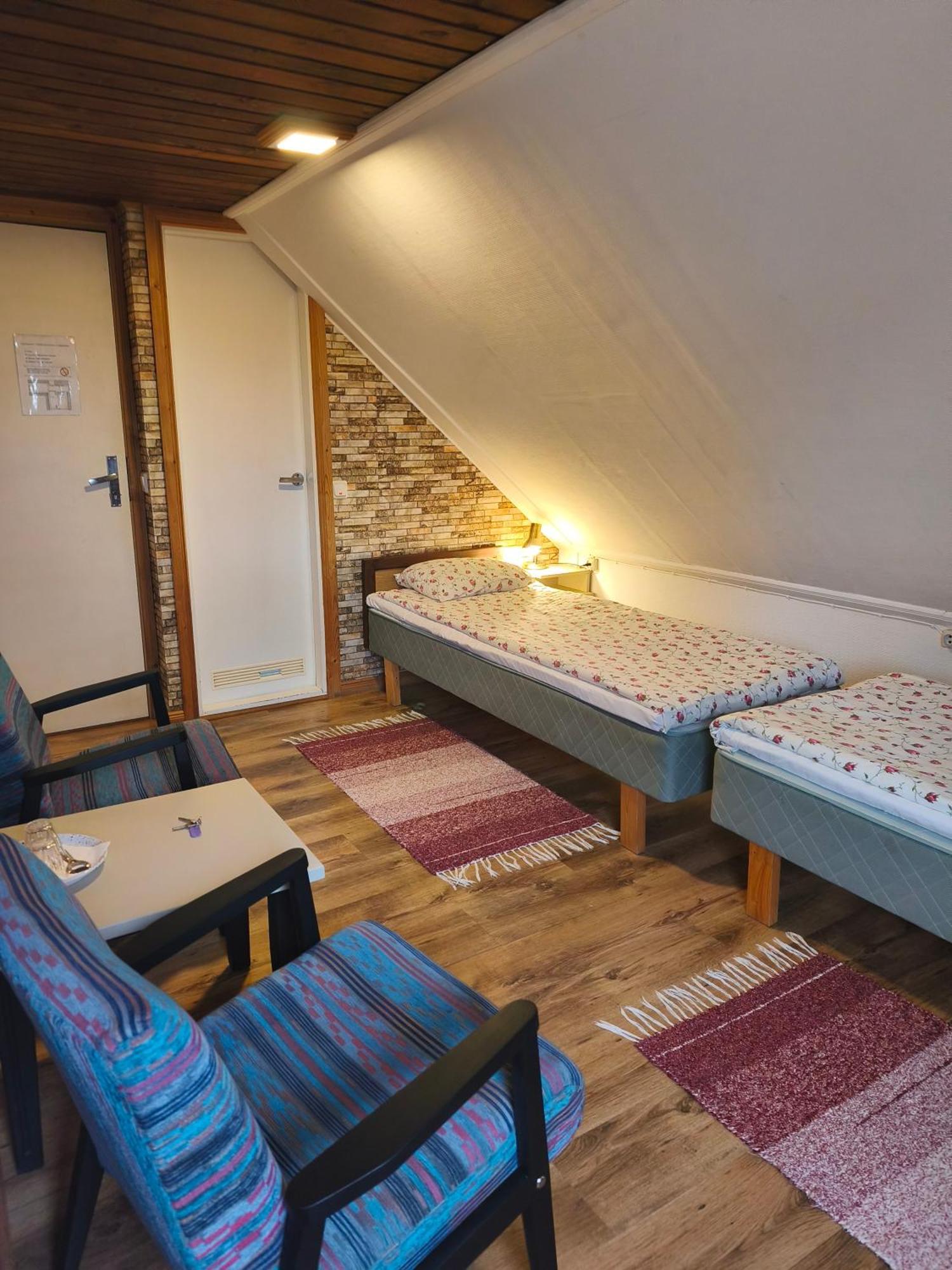 Paerna Guesthouse & Apartments กูรัซซาเร ภายนอก รูปภาพ
