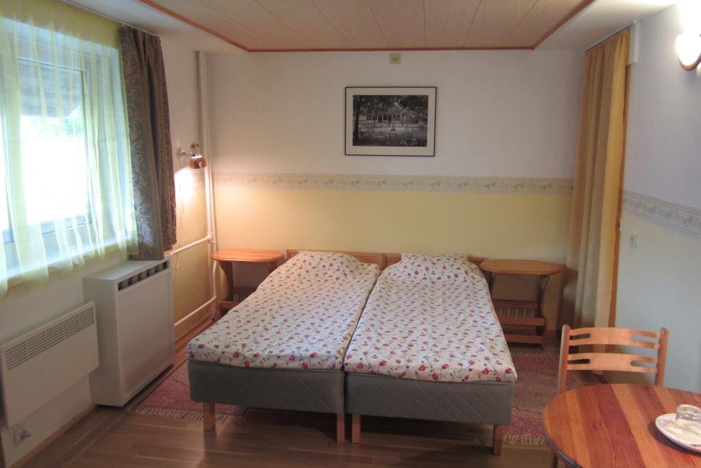Paerna Guesthouse & Apartments กูรัซซาเร ภายนอก รูปภาพ