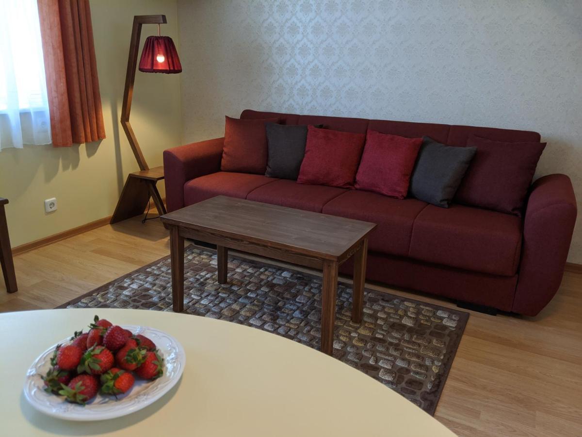 Paerna Guesthouse & Apartments กูรัซซาเร ภายนอก รูปภาพ